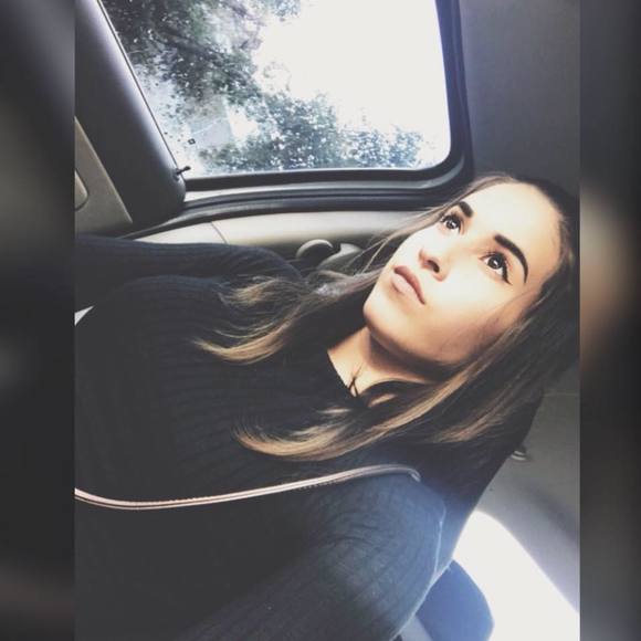 Meet your Posher, Arielys - Picture 1 of 1